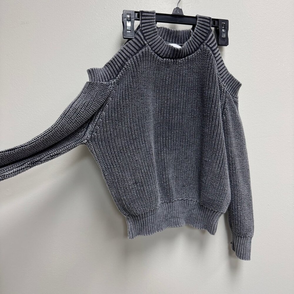 Women’s brand evereve cold shoulder sweater size extra small